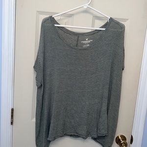 xs/s striped american eagle tee, color is a green stripe up close